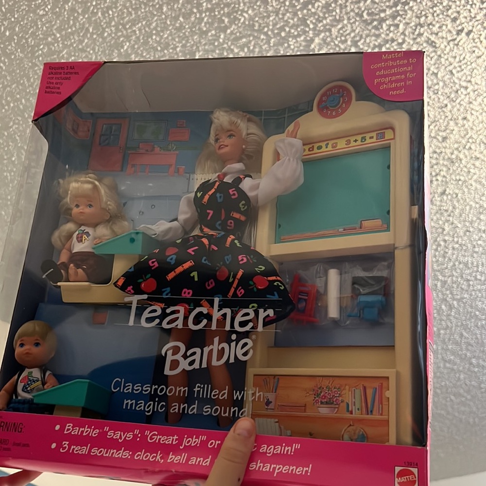 1992-1994  never opened box , Barbie Teacher and 2 students ❤️ - Picture 7 of 7
